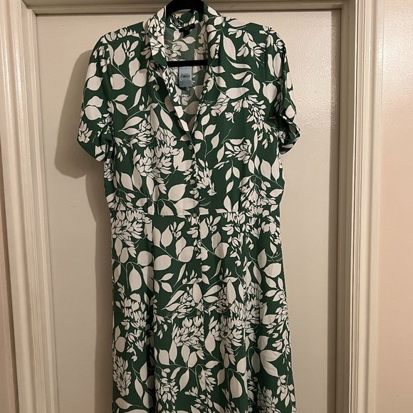 Ann Taylor Factory Dresses & Skirts - Ann Taylor Factory Leafy Print Midi Flare Shirtdress 12P NWT